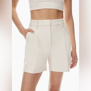 NWT Wilfred Effortless 5” Shorts